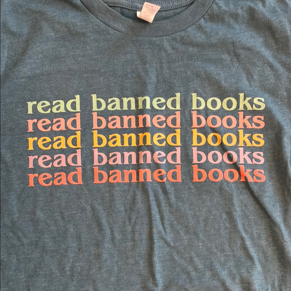 Handmade Heather Blue Circle Clothing Read Banned Books Graphic T-Shirt - Picture 2 of 6